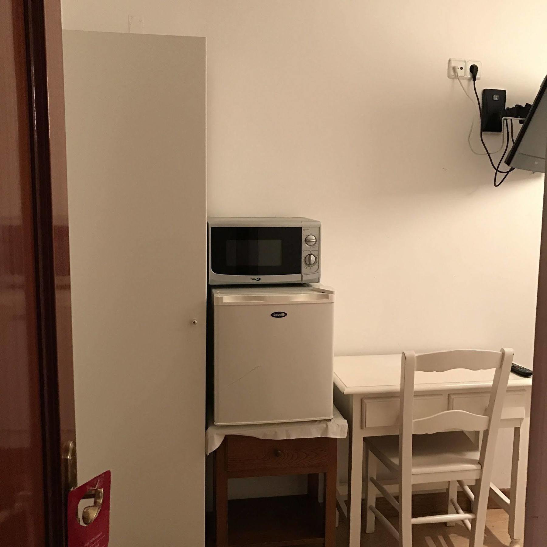 Hostal La Estrella Madrid Luaran gambar