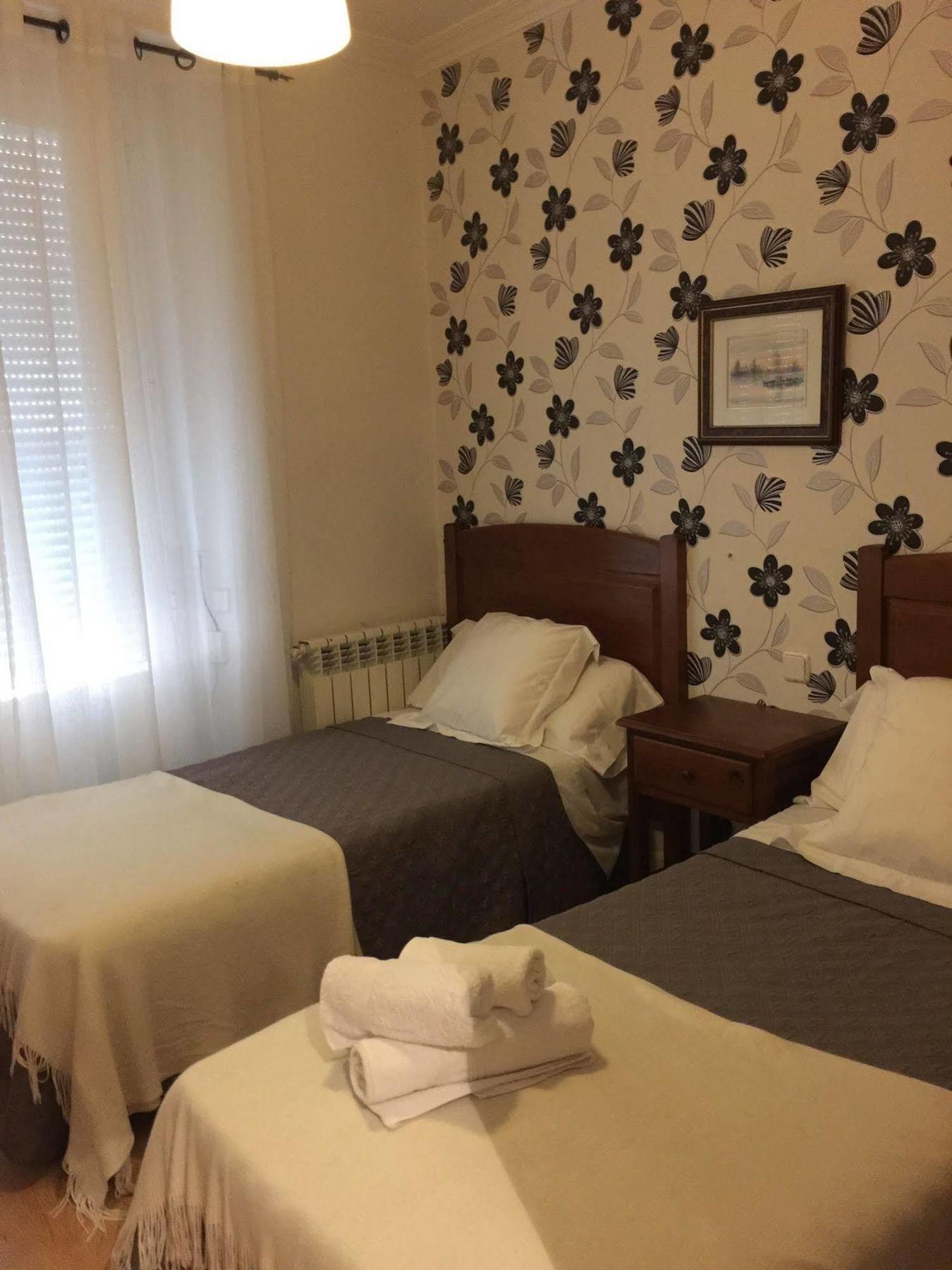 Hostal La Estrella Madrid Luaran gambar