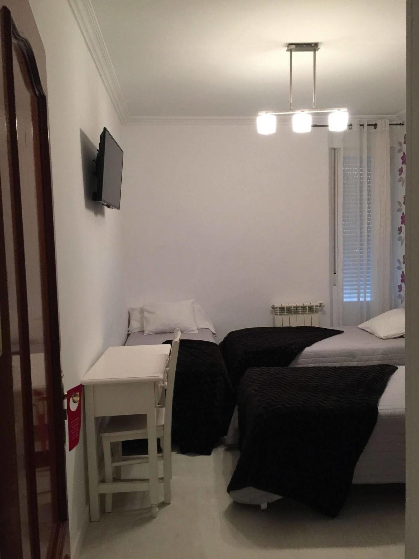 Hostal La Estrella Madrid Luaran gambar