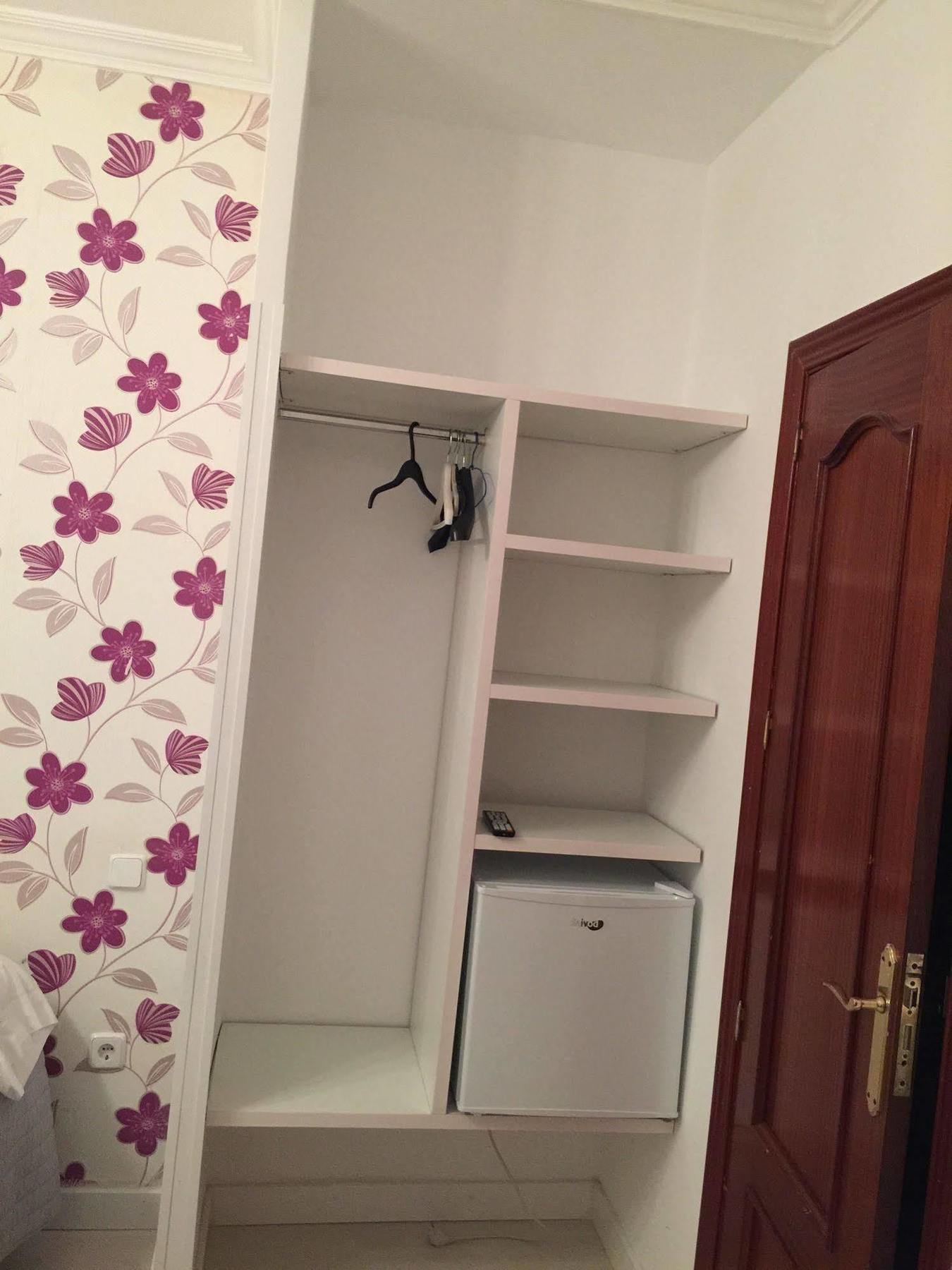 Hostal La Estrella Madrid Luaran gambar