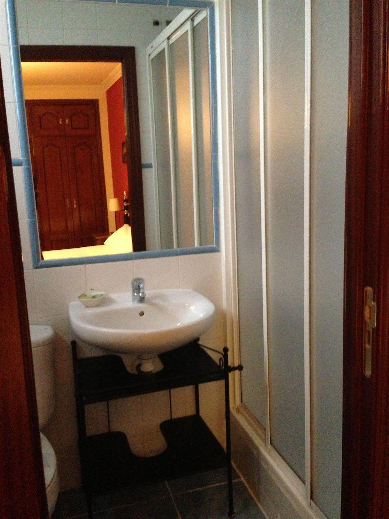 Hostal La Estrella Madrid Luaran gambar