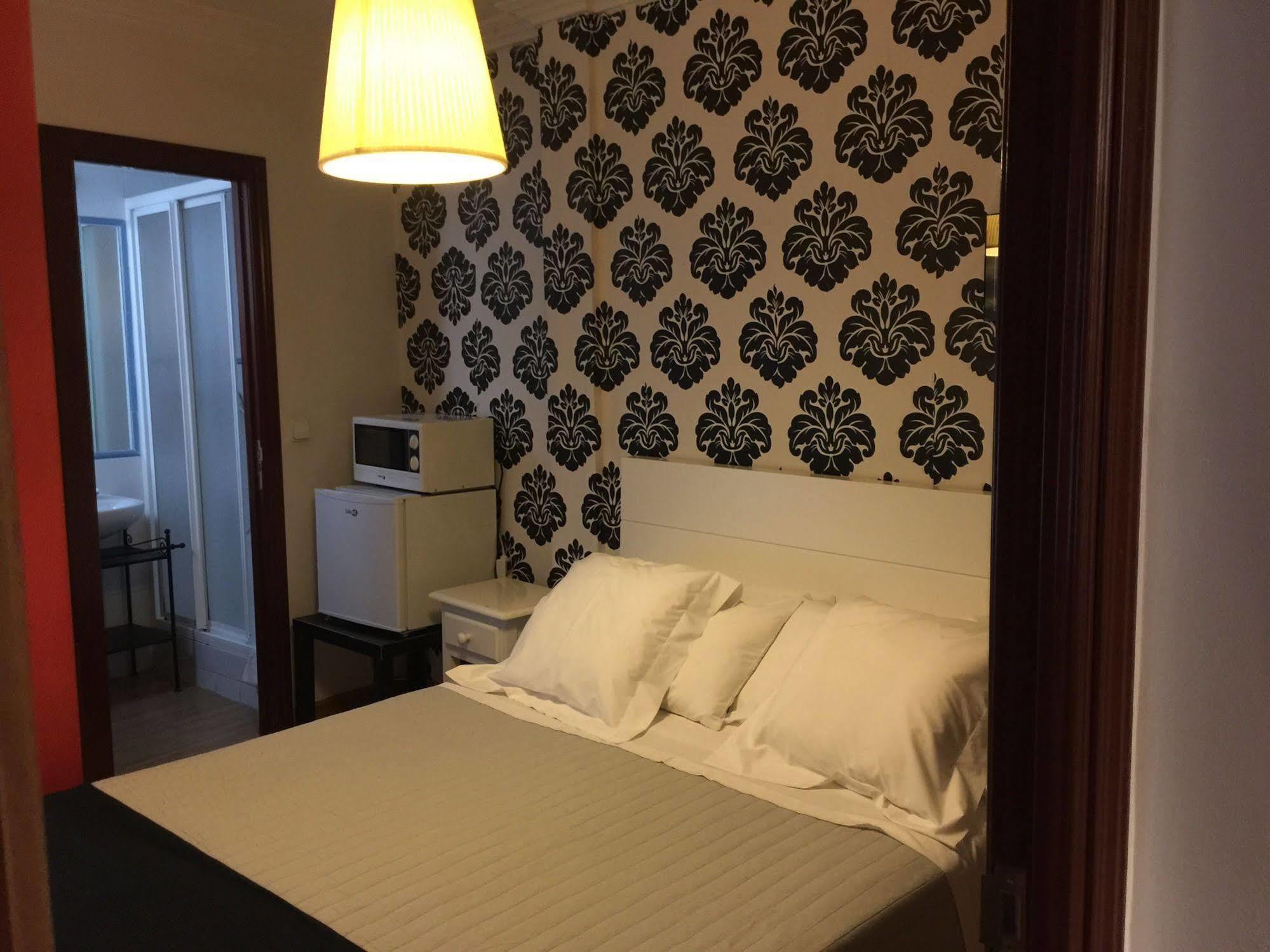 Hostal La Estrella Madrid Luaran gambar