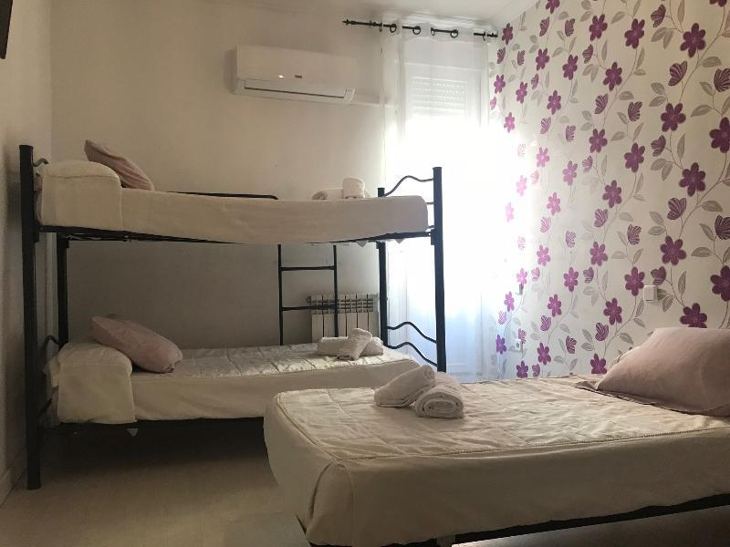 Hostal La Estrella Madrid Luaran gambar