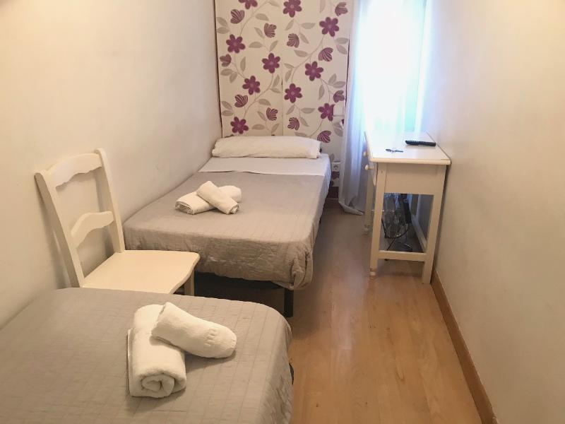Hostal La Estrella Madrid Luaran gambar