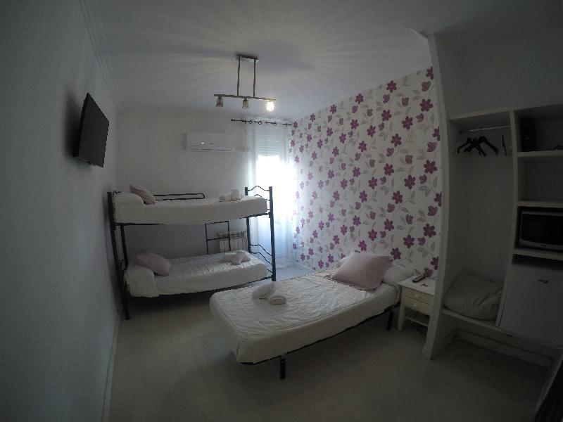 Hostal La Estrella Madrid Luaran gambar