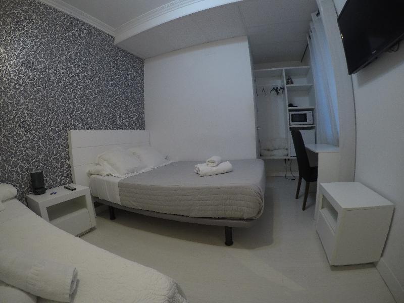 Hostal La Estrella Madrid Luaran gambar