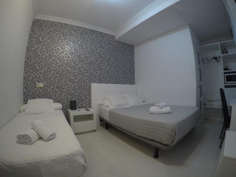 Hostal La Estrella Madrid Luaran gambar
