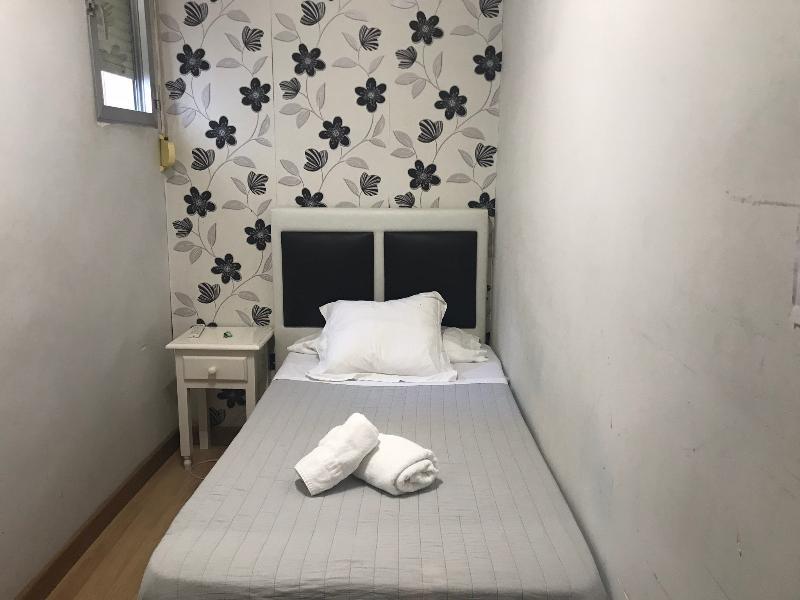 Hostal La Estrella Madrid Luaran gambar