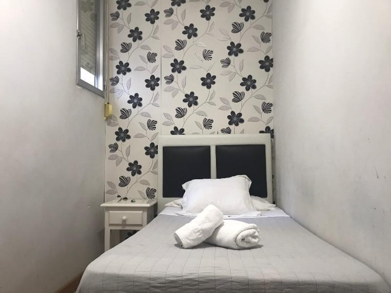 Hostal La Estrella Madrid Luaran gambar