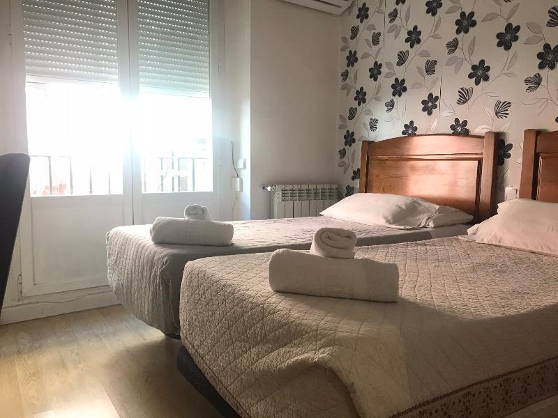 Hostal La Estrella Madrid Luaran gambar