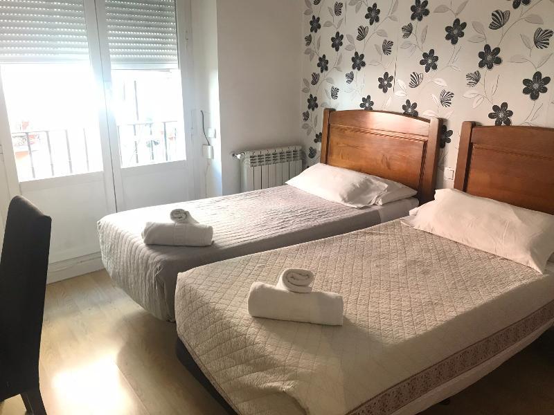 Hostal La Estrella Madrid Luaran gambar