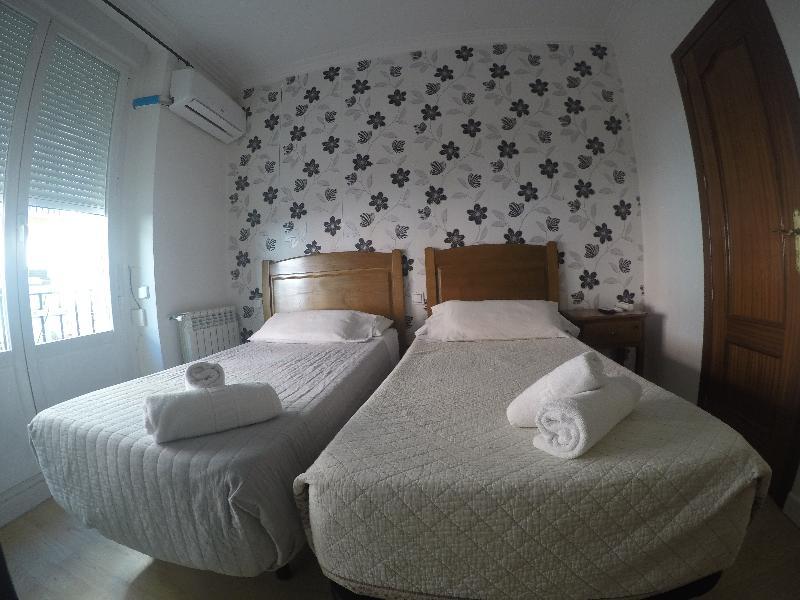Hostal La Estrella Madrid Luaran gambar